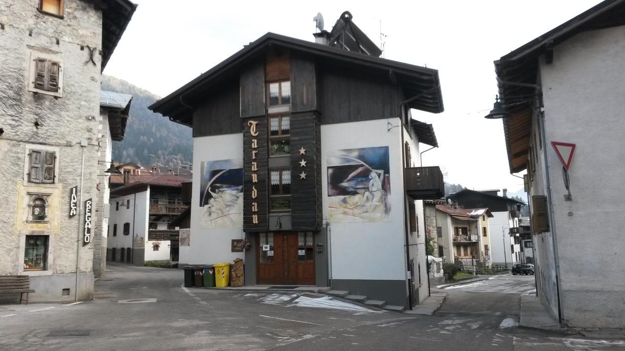 Albergo Meuble Tarandan フォルニ・ディ・ソプラ エクステリア 写真