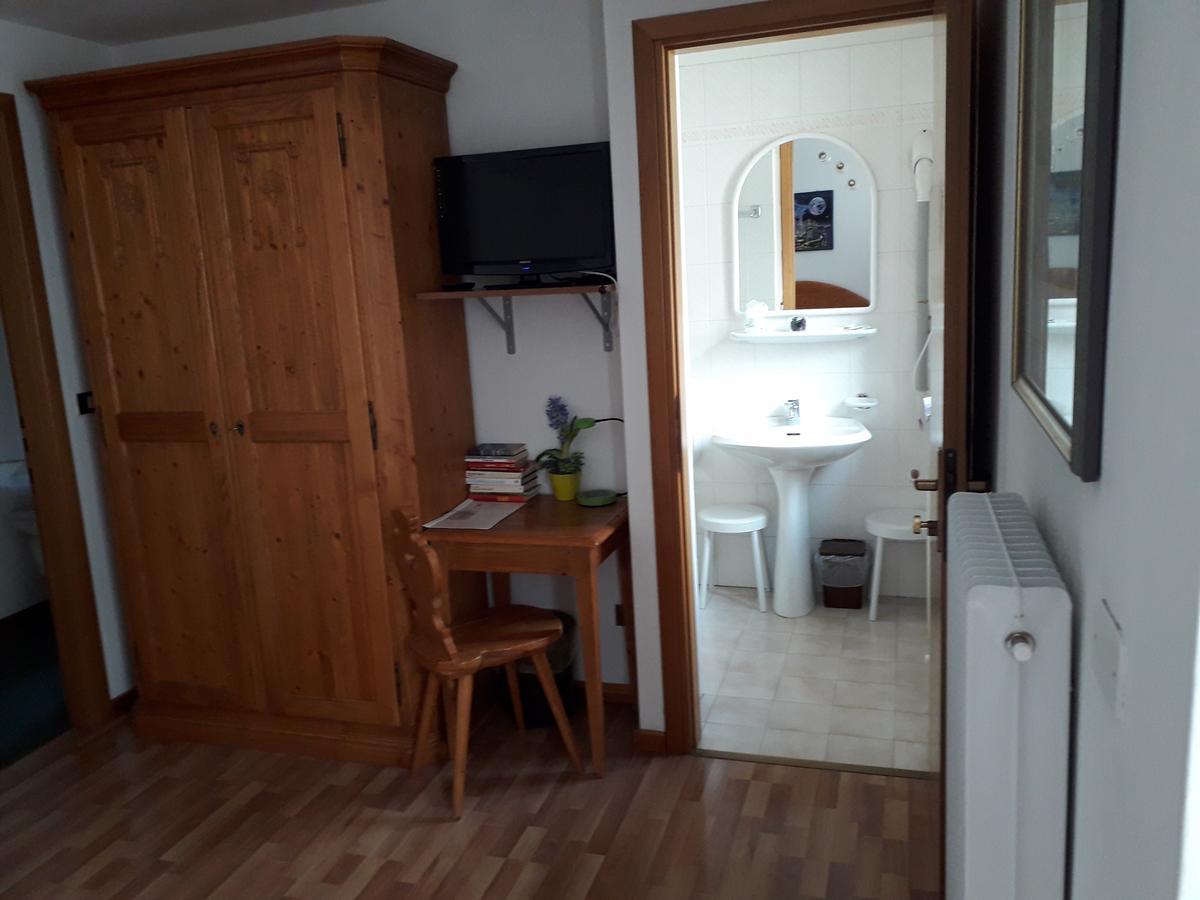 Albergo Meuble Tarandan フォルニ・ディ・ソプラ エクステリア 写真