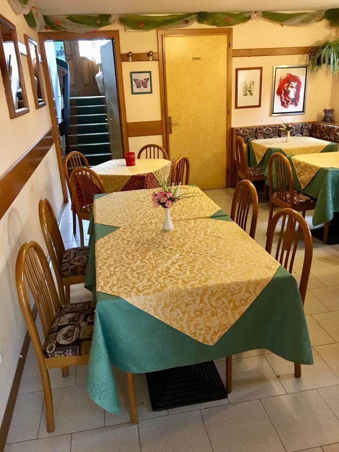 Albergo Meuble Tarandan フォルニ・ディ・ソプラ エクステリア 写真