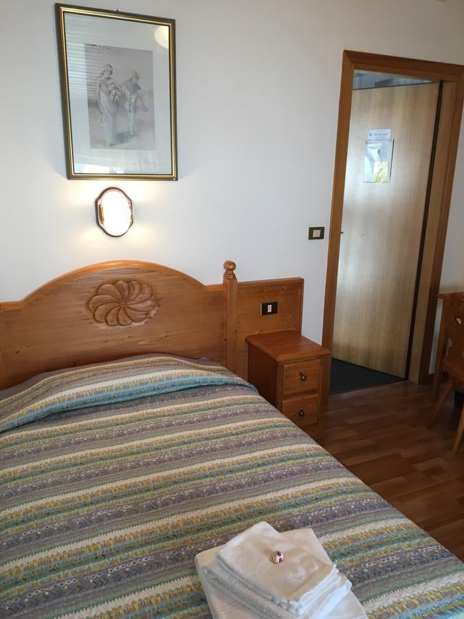 Albergo Meuble Tarandan フォルニ・ディ・ソプラ エクステリア 写真